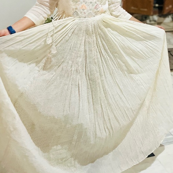 Off white maxi dress with side tie up strings on cotton fabric - Picture 5 of 6